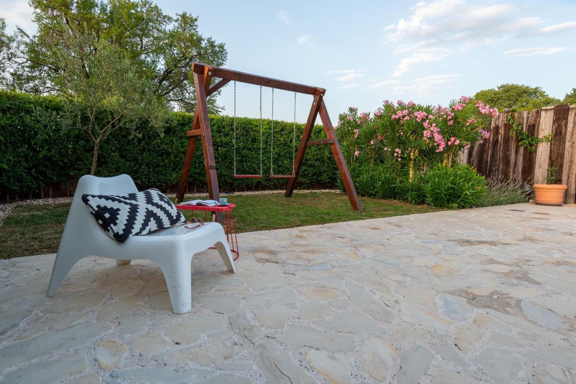 Cozy Country Home With Heated Outdoor Pool 希贝尼克 外观 照片